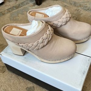 dolce vita Hila dune nubuck clogs
